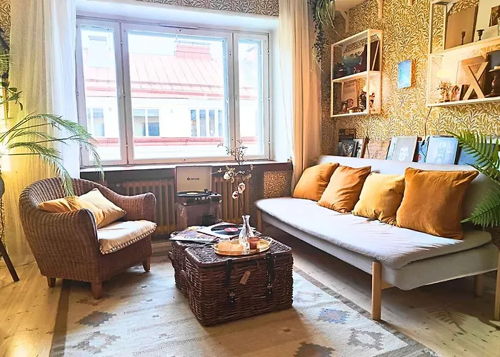 Yellow Beauty In Best Location!