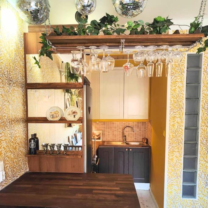 Yellow Beauty In Location! Appartement